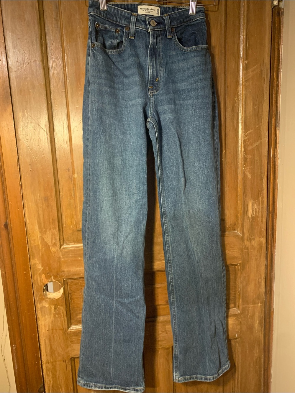 Abercrombie and Fitch Curve Love 90s Relaxed High Rise Jeans LONG LENGTH